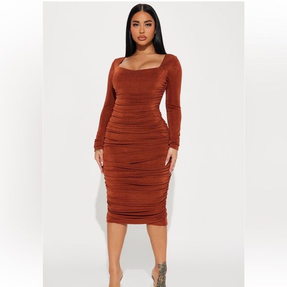 Fashion Nova Kaci Ruched Midi Dress Rust NWT - Picture 6 of 7